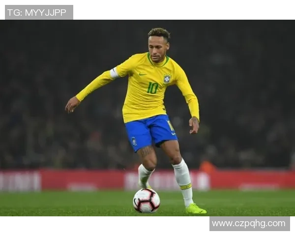 年轻足球明星帅气照片展现运动魅力与青春活力的完美结合